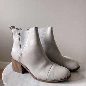 Tom's Esme light blue nubuck ankle boots sz 9.5